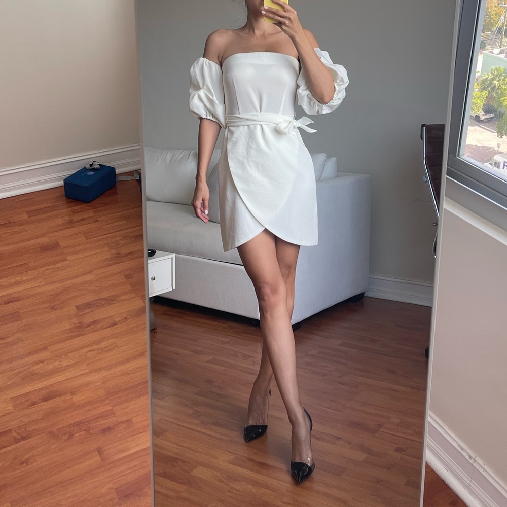 Beautiful flirty white dress 👗